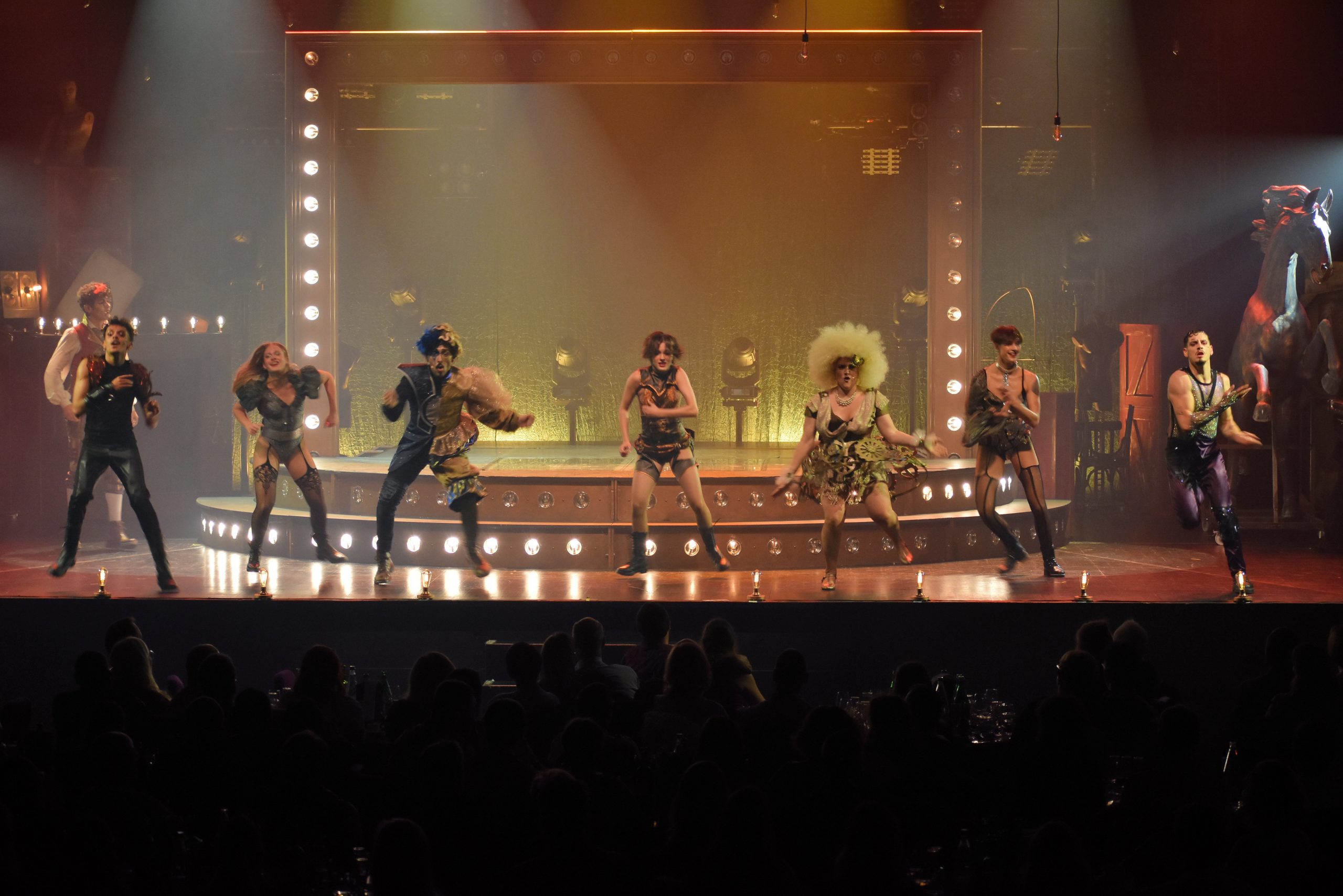 Spectacle : Plongez dans l'Univers du Divertissement